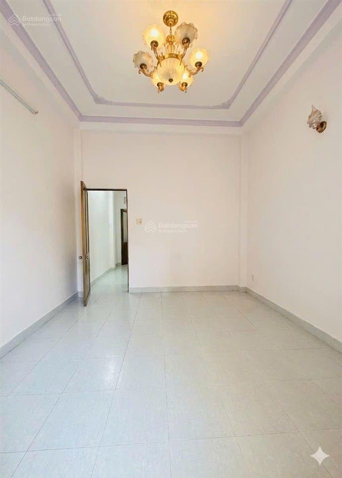Bán nhà 3 tầng 40m hơn 5 tỷ  đường âu dương lân phường 3  quận 8 4 phòng ngủ vị trí đẹp