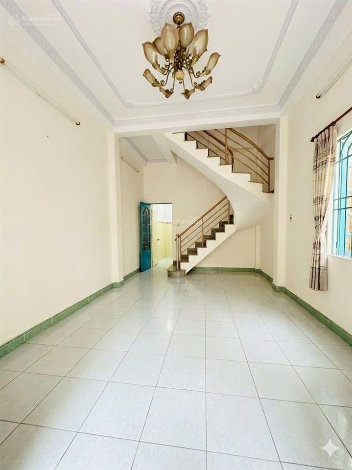 Bán nhà 3 tầng 40m hơn 5 tỷ  đường âu dương lân phường 3  quận 8 4 phòng ngủ vị trí đẹp