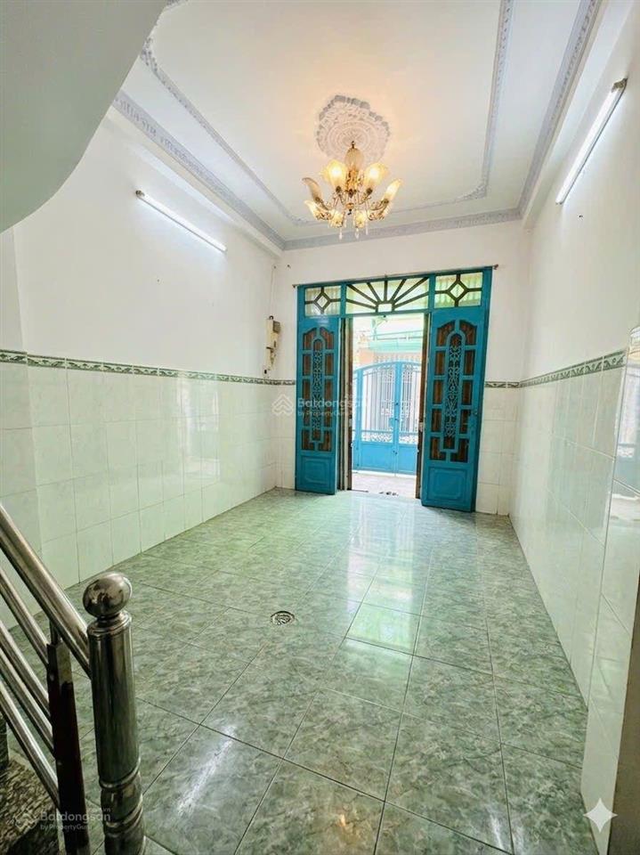 Bán nhà 3 tầng 40m hơn 5 tỷ  đường âu dương lân phường 3  quận 8 4 phòng ngủ vị trí đẹp