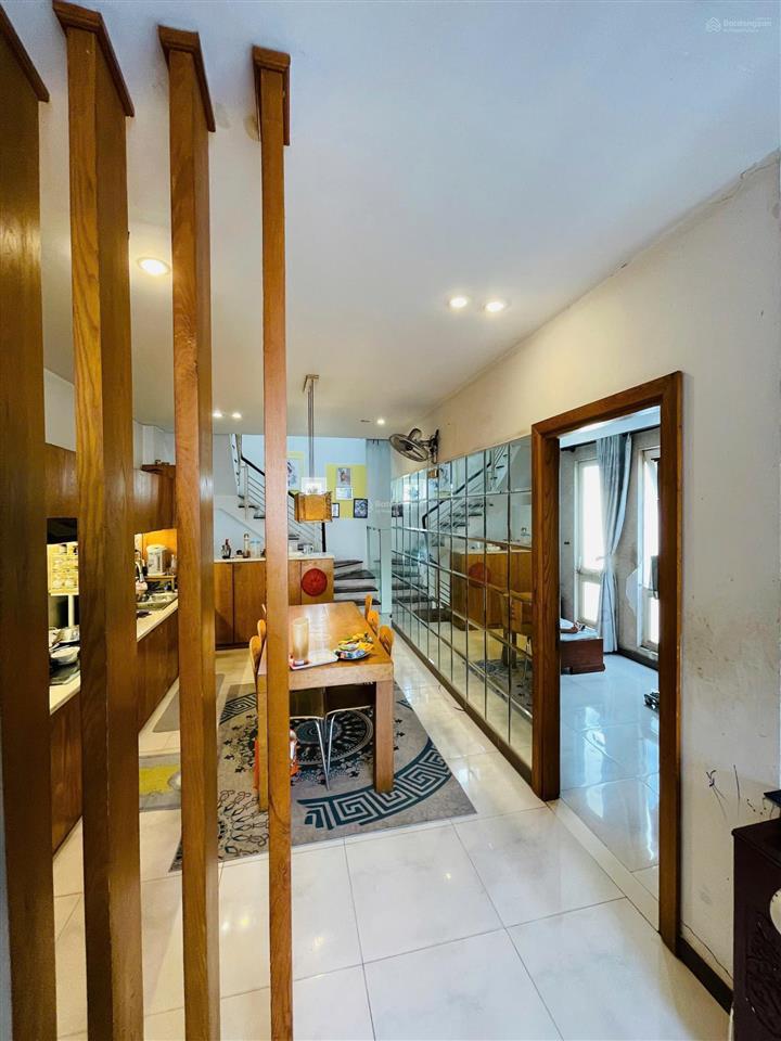 Chính chủ bán gấp góc 3 mặt tiền không lộ giới mt lạc long quân rộng lớn 6x20  3 tấm nhà mới 21.9