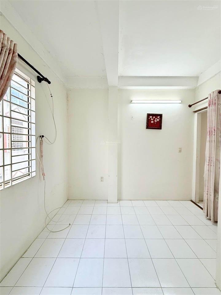 Hxh phan đình phùng  45mv x 4 tầng, 2 mặt hẻm trước sau  4pn 3wc, sân thượng.