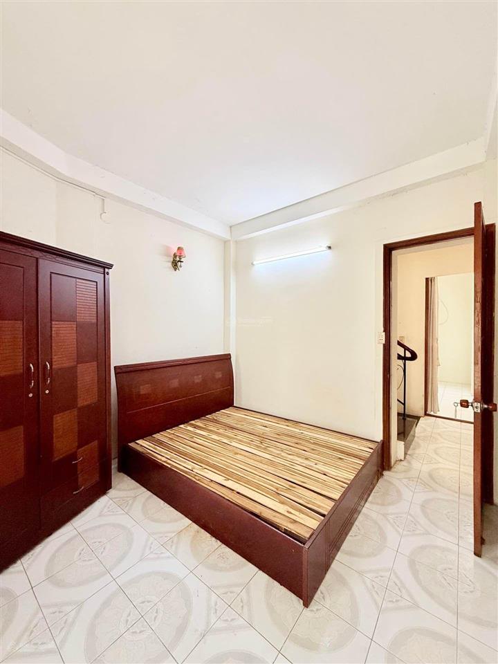 Hxh phan đình phùng  45mv x 4 tầng, 2 mặt hẻm trước sau  4pn 3wc, sân thượng.