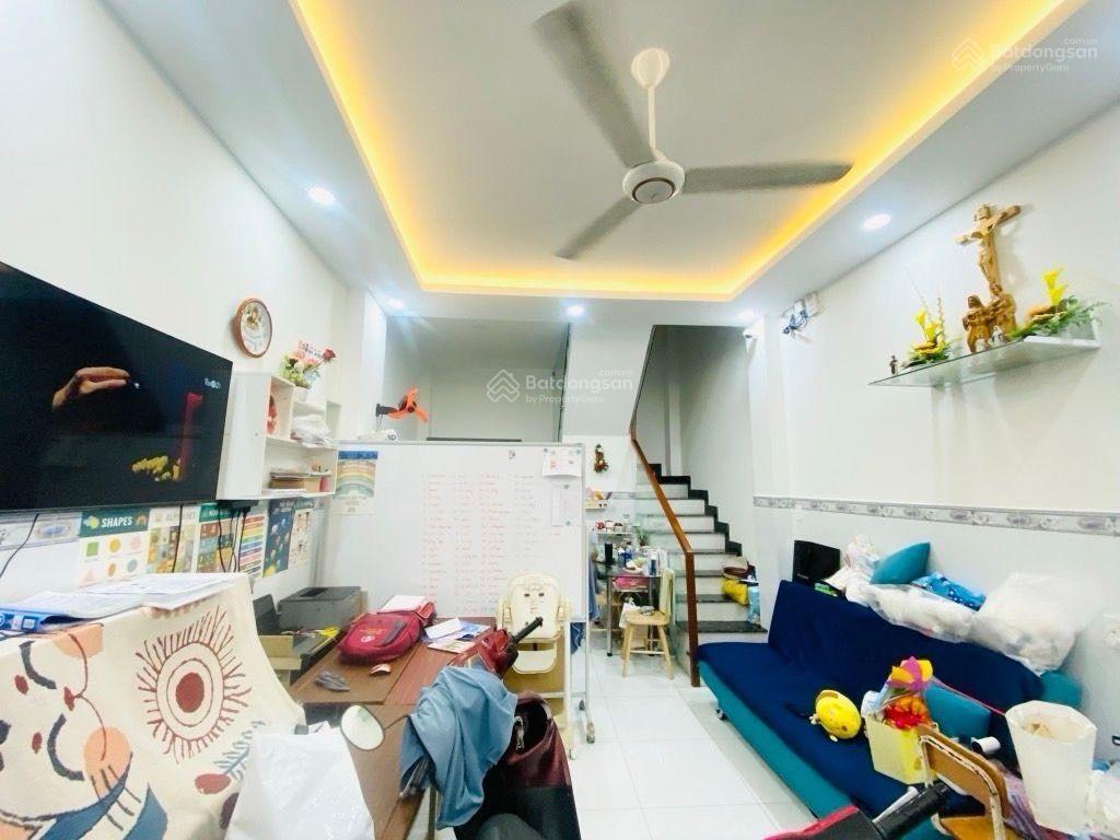 Ngang 4m, 3 tầng, 3pn  gần cv gia định, khu dân trí nguyễn văn công  nhỉnh 5đ