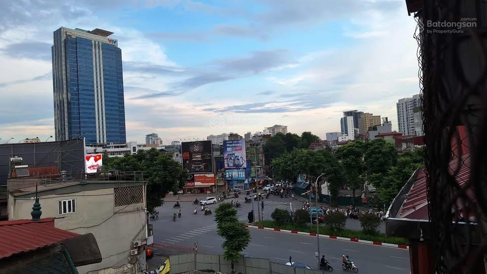 Chính chủ bán nhà phố nguyễn chí thanh 2 nhà ra phố ô tô đỗ cửa.