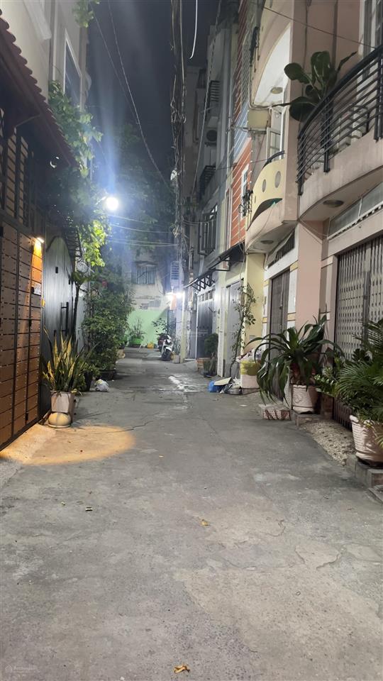 Nhà hxh 4 tầng lê quang định ngang tới 7,5 m