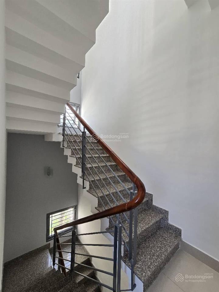 Chủ bán gấp nhà hoàng diệu 4 tầng xe hơi sát nhà