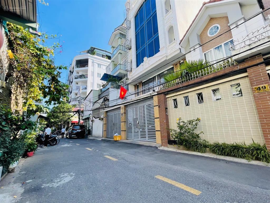 Duy 01 ! nhà đẹp 4t 500m2 sàn, có hồ bơi mt nguyễn bá huân sát xuân thủy. dòng tiền 81 triệu/tháng.