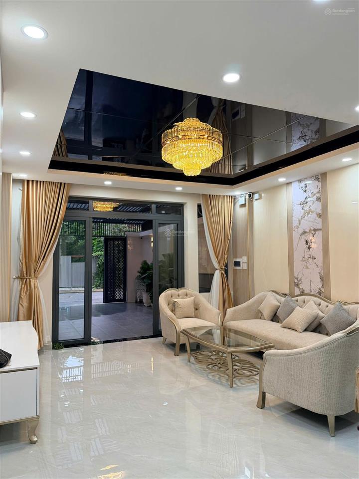 Nhà đẹp giá tốt! ngay cc masteri thảo điền  100m ra metro. dt 105m²  3 tầng  sẵn dòng tiền