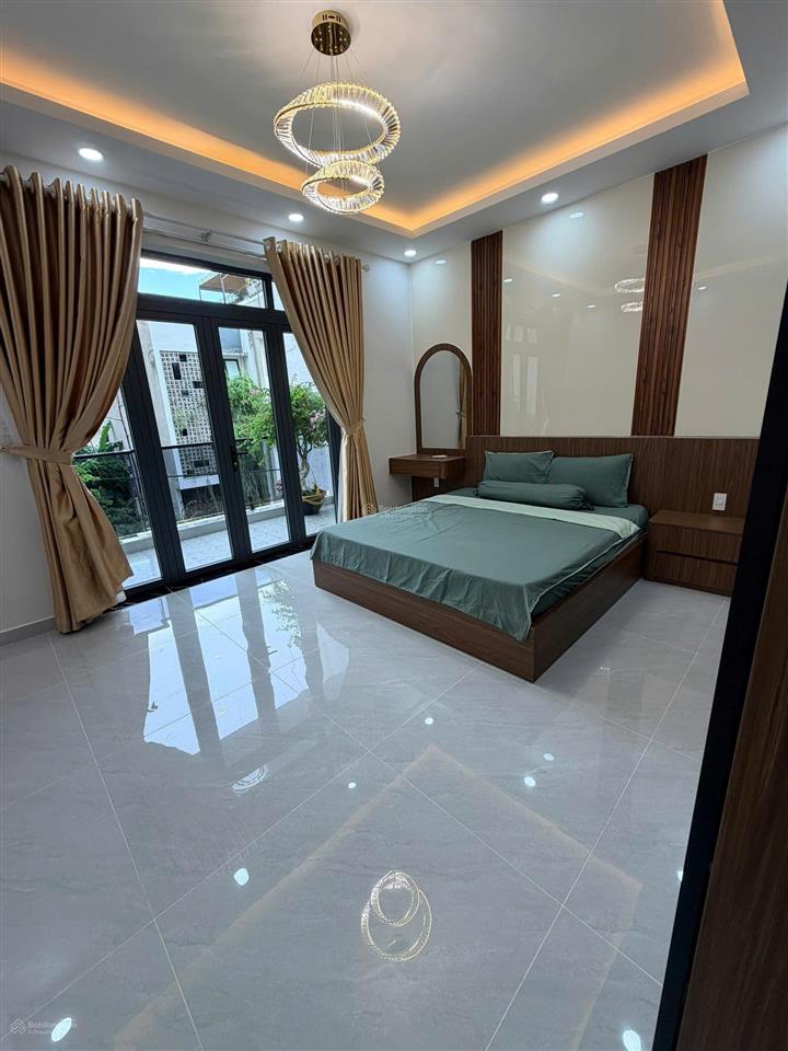 Nhà đẹp giá tốt! ngay cc masteri thảo điền  100m ra metro. dt 105m²  3 tầng  sẵn dòng tiền