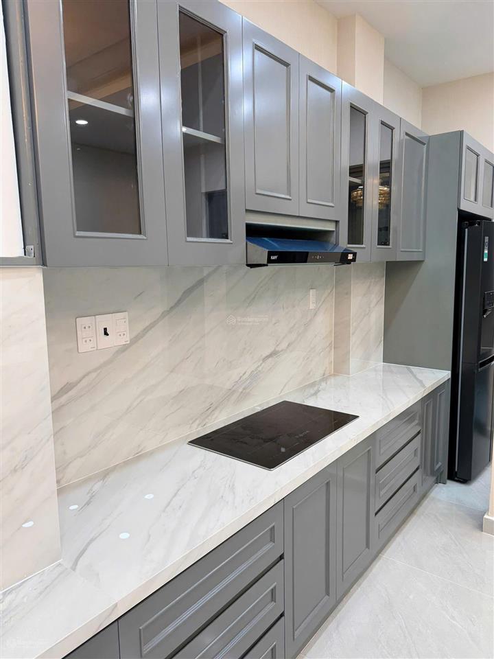 Nhà đẹp giá tốt! ngay cc masteri thảo điền  100m ra metro. dt 105m²  3 tầng  sẵn dòng tiền
