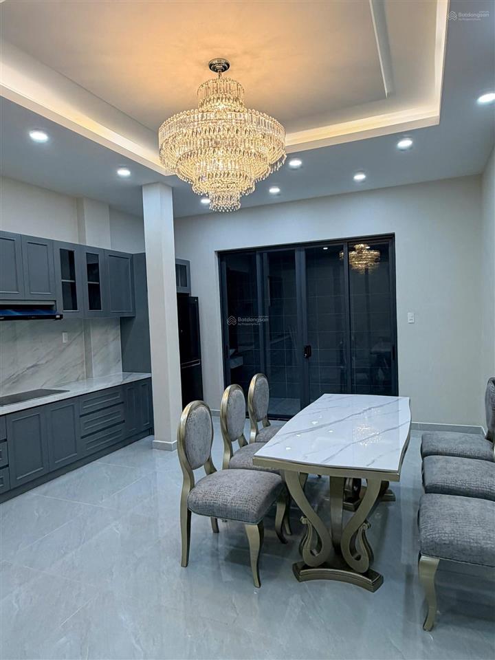 Nhà đẹp giá tốt! ngay cc masteri thảo điền  100m ra metro. dt 105m²  3 tầng  sẵn dòng tiền