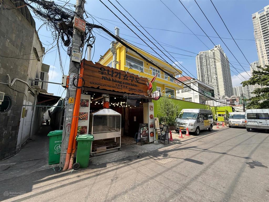 Nhà đẹp giá tốt ! ngay cc masteri thảo điền  100m ra metro. dt 105m2  3 tầng  sẵn dòng tiền