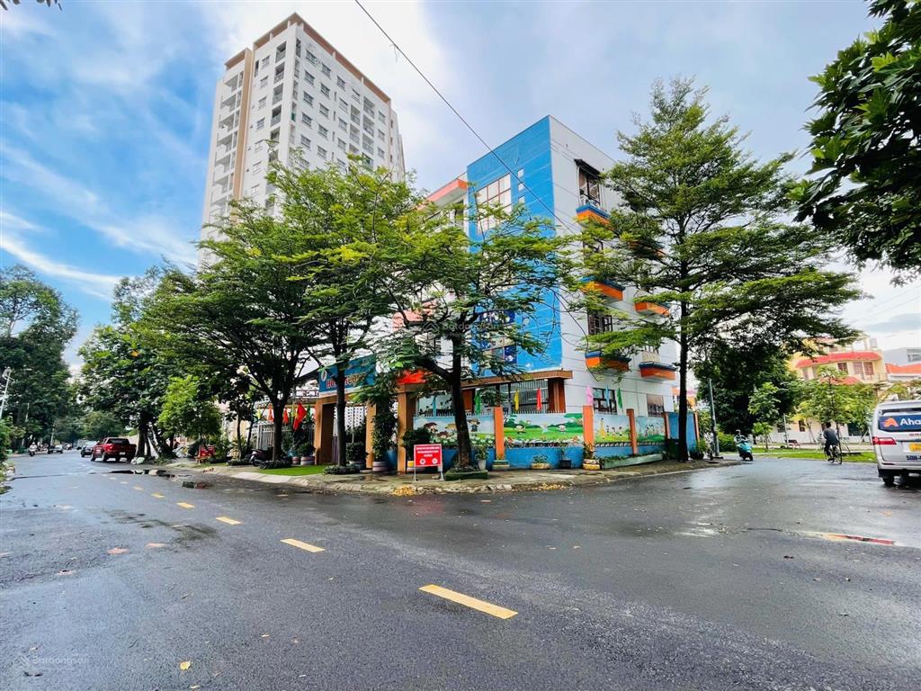 Còn căn duy nhất! nhà đẹp đối diện cv ngay lakeview  3 tầng  8 x 20m  18 tỷ  sổ hồng riêng