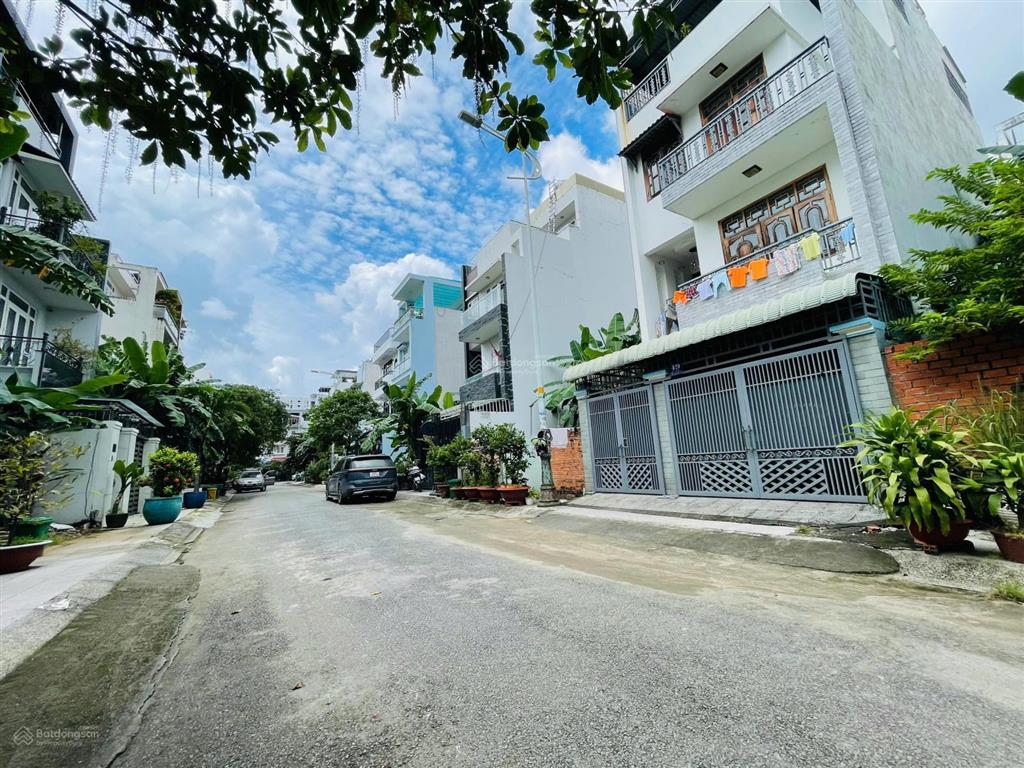 Còn căn duy nhất! nhà đẹp đối diện cv ngay lakeview  3 tầng  8 x 20m  18 tỷ  sổ hồng riêng