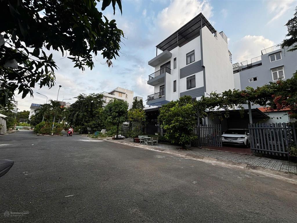 Chủ kẹt bán gấp đất 160m2 ( 10x16m) ngang khủng ngay mặt tiền đỗ xuân hợp, kdc cao cấp nhất q9.