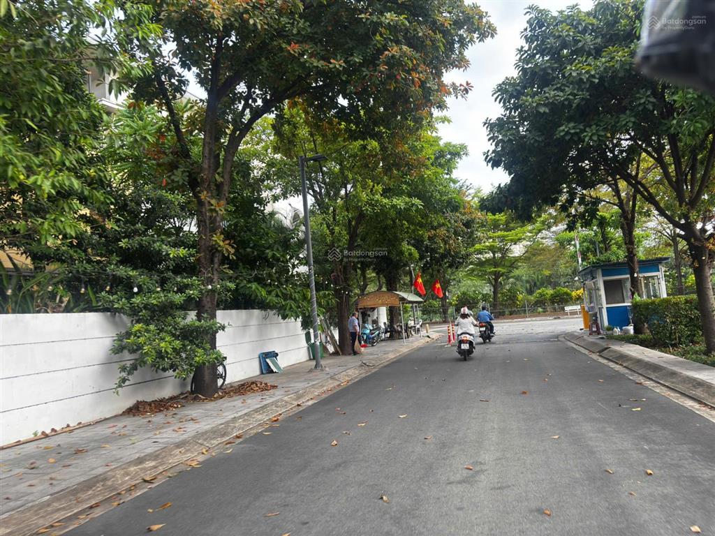 Hiếm ! biệt thự sân vườn góc 2 mặt tiền khu compound gia hòa  bảo vệ 24/24  200m2  21 tỷ
