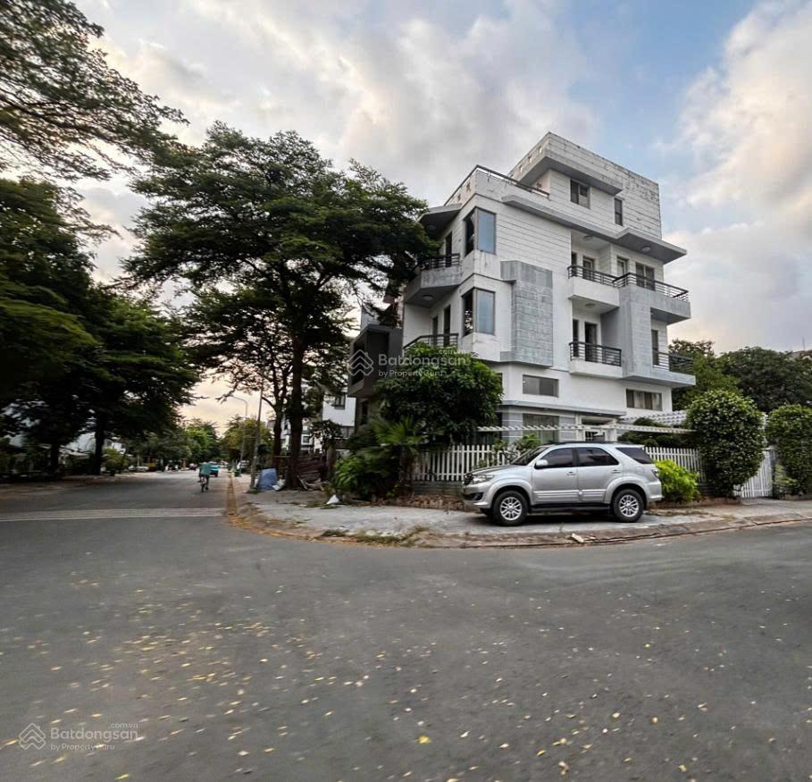 Hiếm ! biệt thự sân vườn góc 2 mặt tiền khu compound gia hòa  bảo vệ 24/24  200m2  21 tỷ