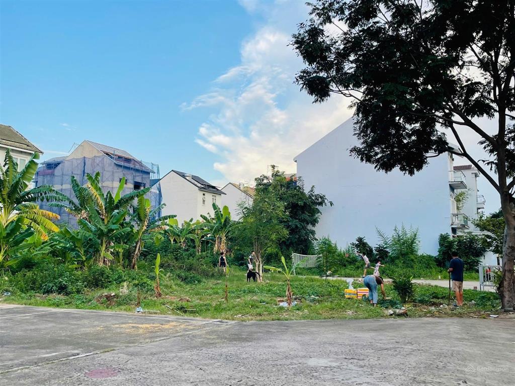Gấp lắm ạ. chỉ 60 triệu/m2 full thổ cư  shr  đất ngay lake view  đỗ xuân hợp vào 100m. gần ga