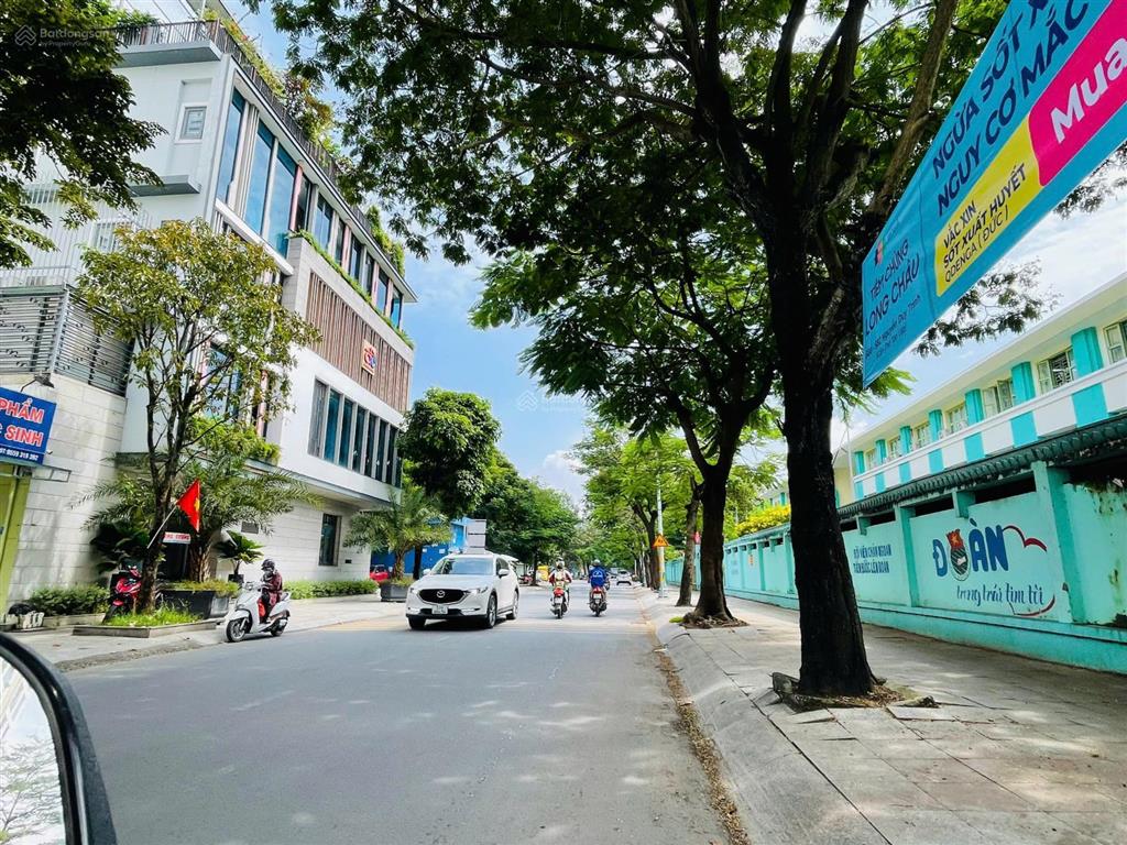 Gấp lắm ạ. chỉ 60 triệu/m2 full thổ cư  shr  đất ngay lake view  đỗ xuân hợp vào 100m. gần ga