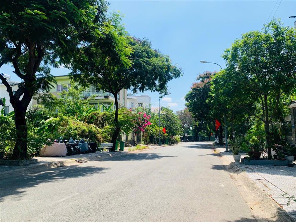 Đất ngộp ngay liên phường  global city. dt 160m2 ( 8 *20m) full thổ cư 65 triệu/m2. sổ riêng.