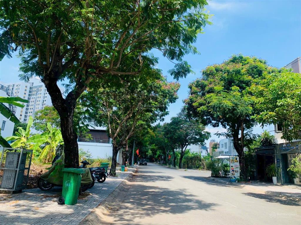Đất ngộp ngay liên phường  global city. dt 160m2 ( 8 *20m) full thổ cư 65 triệu/m2. sổ riêng.