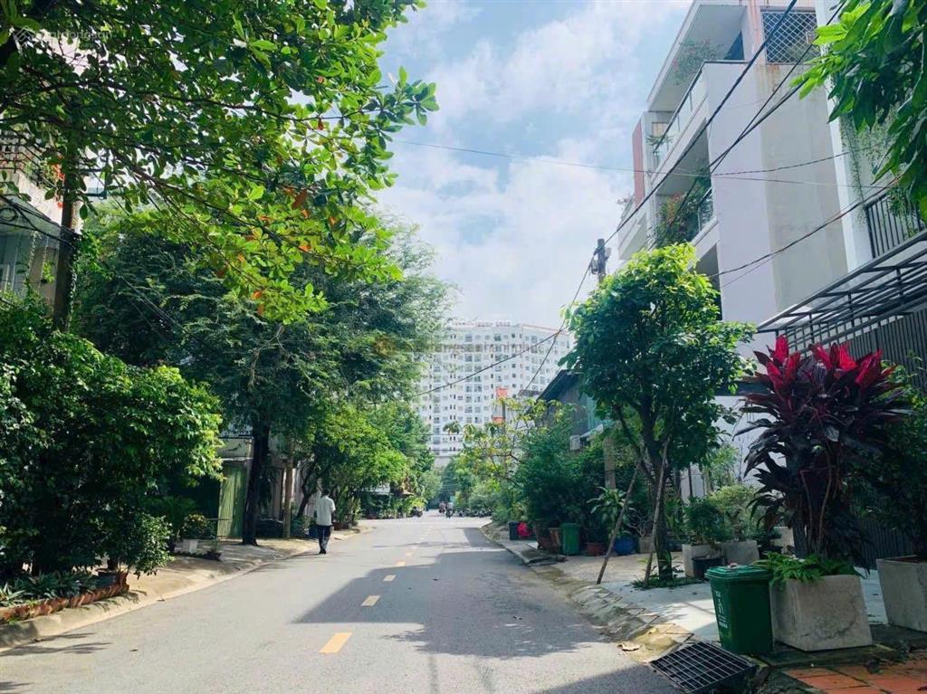 Đất ngộp ngay liên phường  global city. dt 160m2 ( 8 *20m) full thổ cư 65 triệu/m2. sổ riêng.
