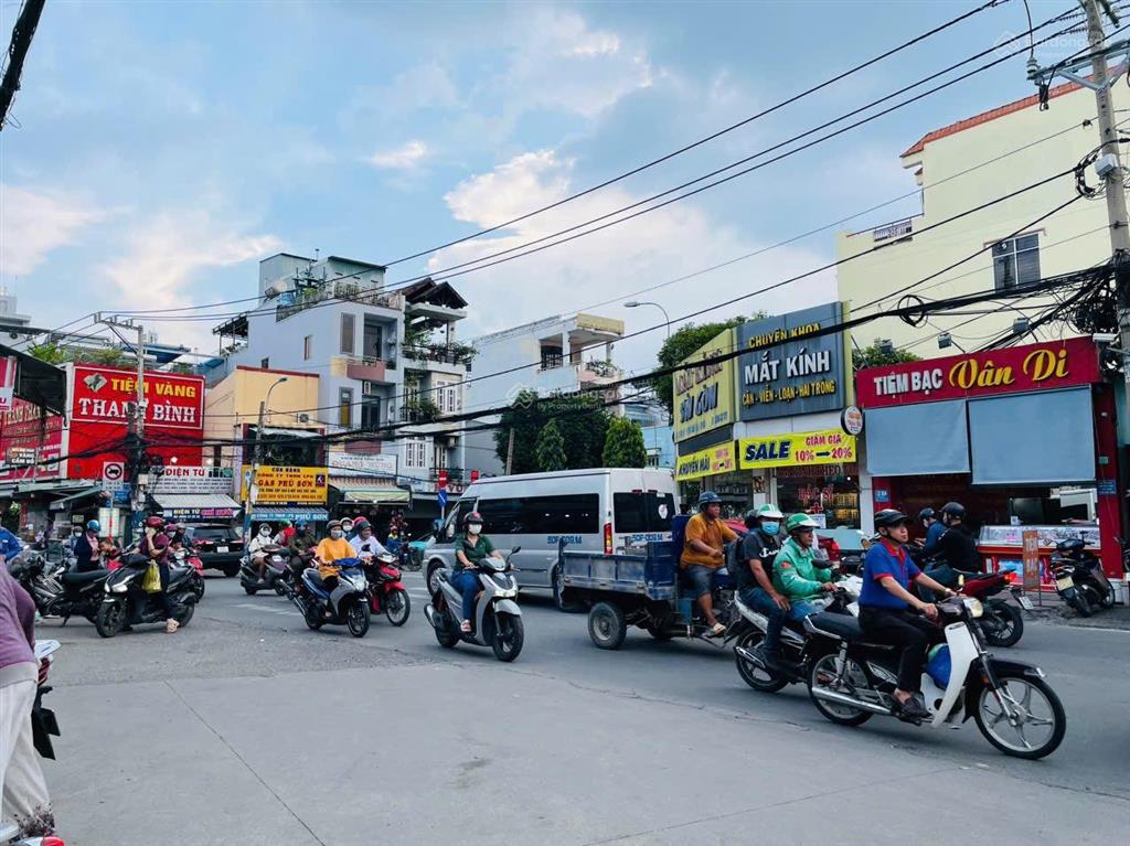 Chủ gấp bán. ngay mt đỗ xuân hợp, xây được hầm 6 tầng, đoạn đẹp, kinh doanh sầm uất ngày đêm.