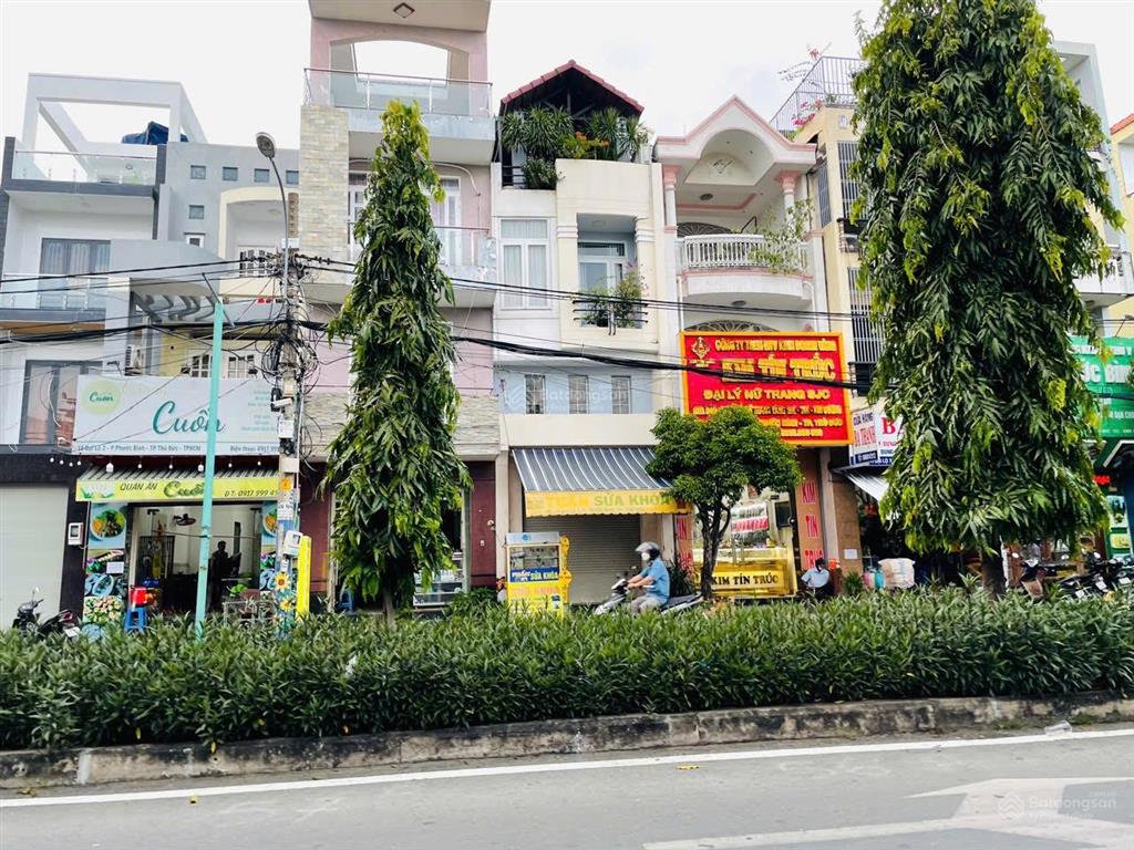 Chủ gấp bán. ngay mt đỗ xuân hợp, xây được hầm 6 tầng, đoạn đẹp, kinh doanh sầm uất ngày đêm.