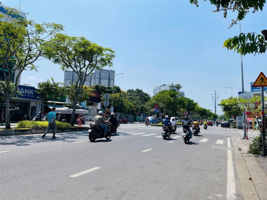 Ko thể rẻ hơn. mặt tiền trần não ~ 267 triệu/m2. ngay vòng xoay thủ thiêm. xây cao. cần bán gấp