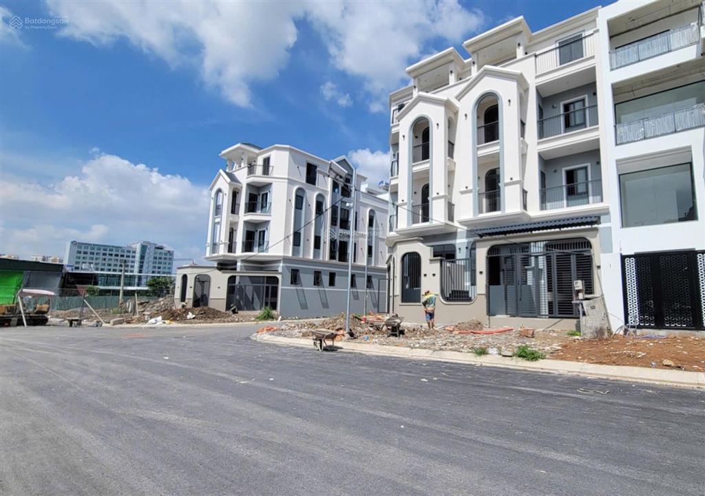 Rẻ nhất ap q2. đất 159,5m2 ( 8 * 20m) ~ 166 triệu/m2. ctxd hầm 4 tầng. ngay mega nguyễn hoàng