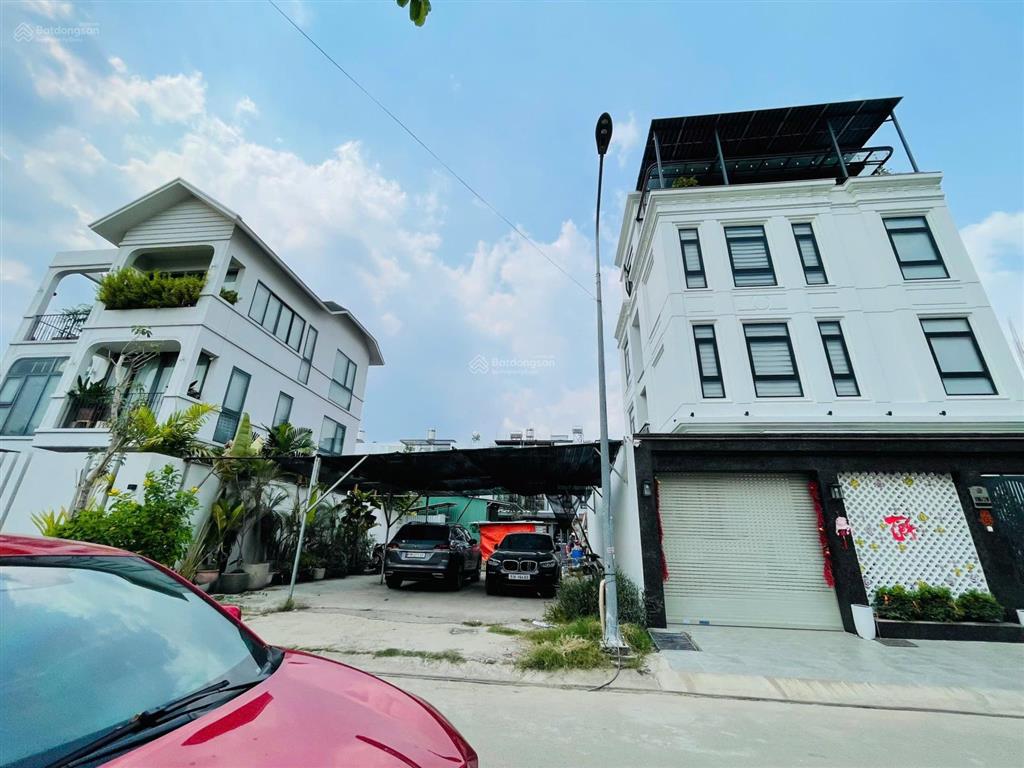 Rẻ nhất ap q2. đất 159,5m2 ( 8 * 20m) ~ 166 triệu/m2. ctxd hầm 4 tầng. ngay mega nguyễn hoàng