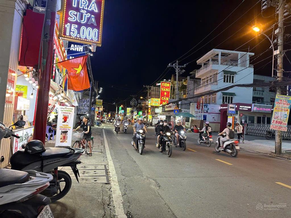 Gồng hết nổi. bán tòa nhà hầm 7 tầng mặt tiền lê văn việt, tn 210 triệu /tháng. vị trí đẹp