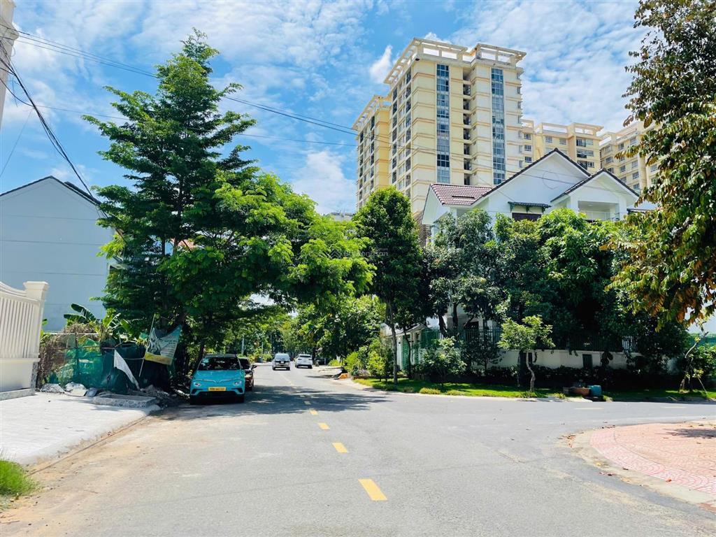 Bán gấp đất q2, khuôn đất 378m2 chỉ 23 tỷ, full thổ cư, đường 12m ngay mặt tiền nguyễn duy trinh