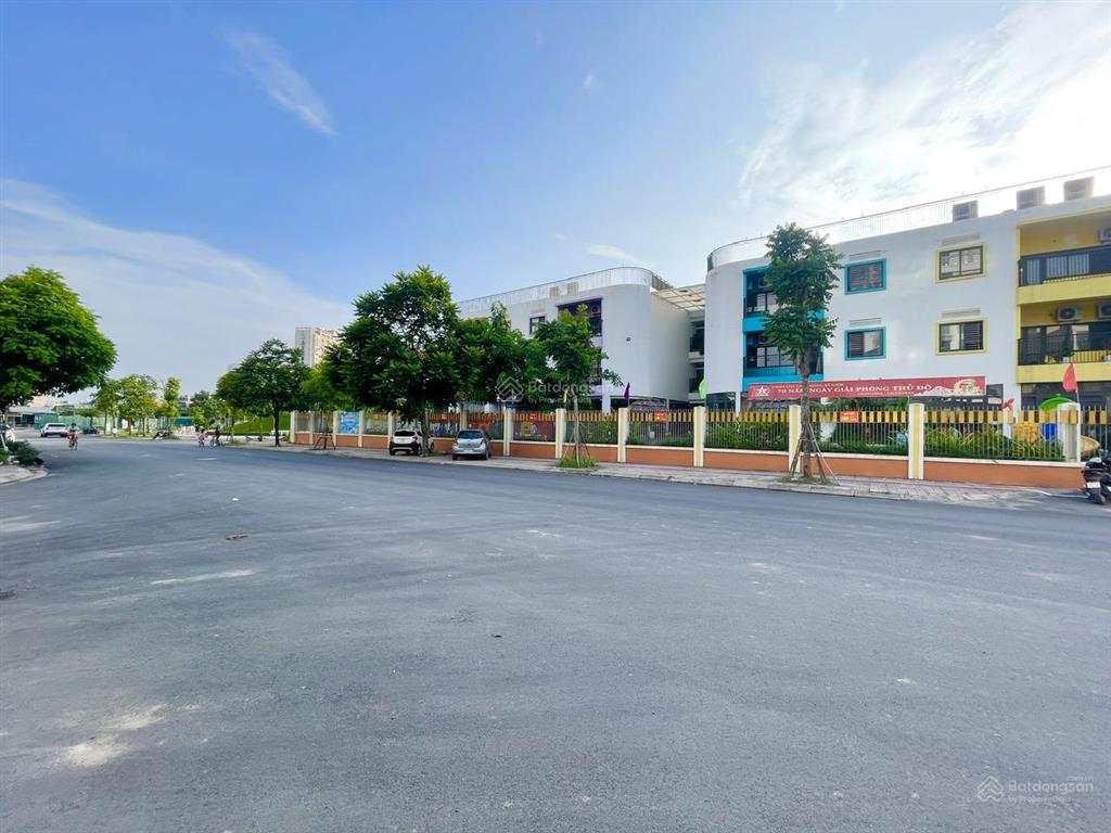 Nhà phố ngọc thụy, long biên, view cv 3 đồi, p lô gv, vỉa hè, ô tô tránh, dt 90 m, 4 t, giá 22 tỷ 8