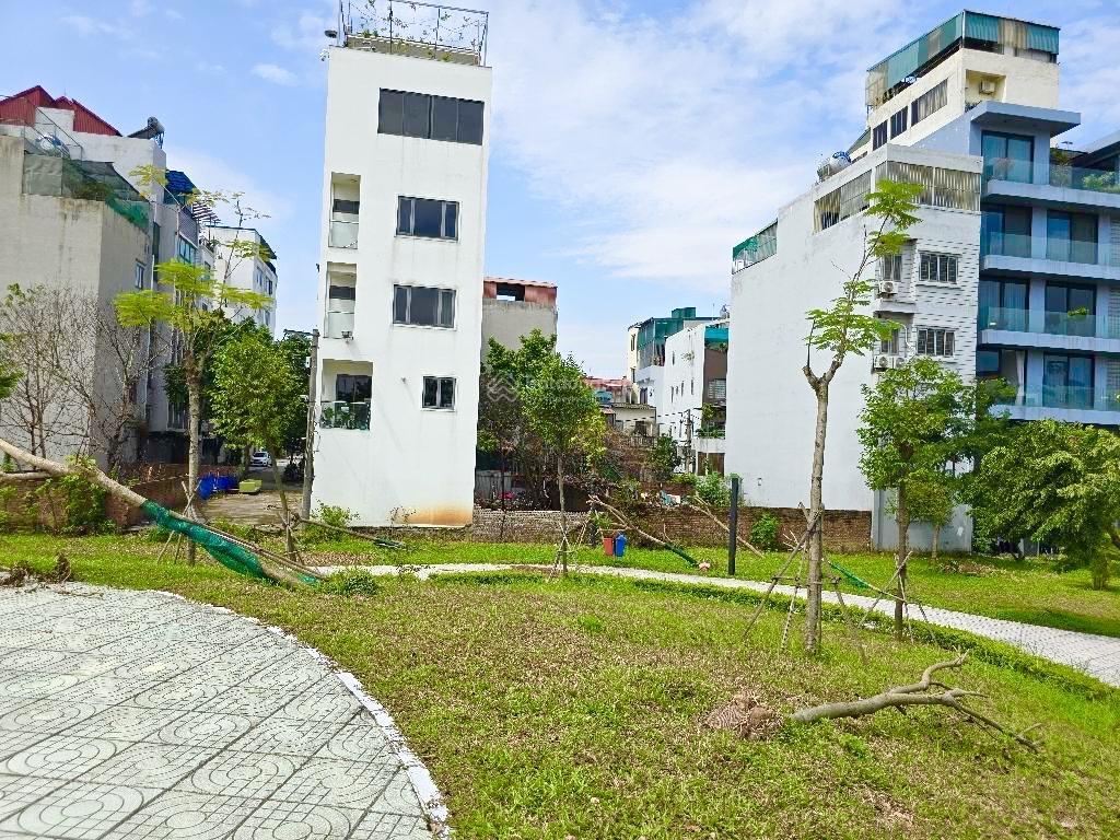Nhà phố ngọc thụy, long biên, view cv 3 đồi, p lô gv, vỉa hè, ô tô tránh, dt 90 m, 4 t, giá 22 tỷ 8