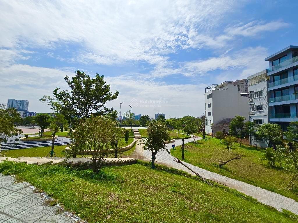 Nhà phố ngọc thụy, long biên, view cv 3 đồi, p lô gv, vỉa hè, ô tô tránh, dt 90 m, 4 t, giá 22 tỷ 8