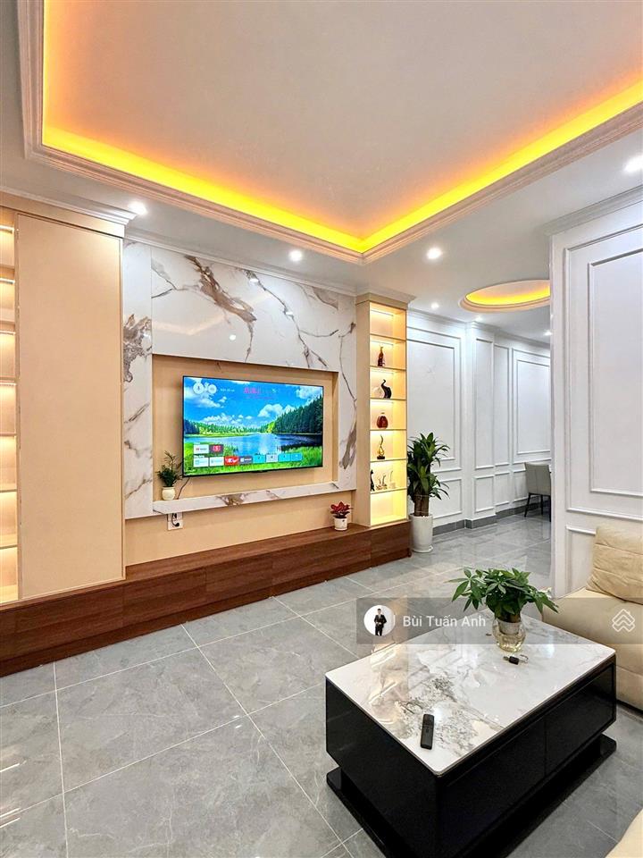 Bán gấp nhà cực đẹp phố tôn đức thắng  đống đa 50m² x 5 tầng ngõ ô tô giá 8.1 tỷ