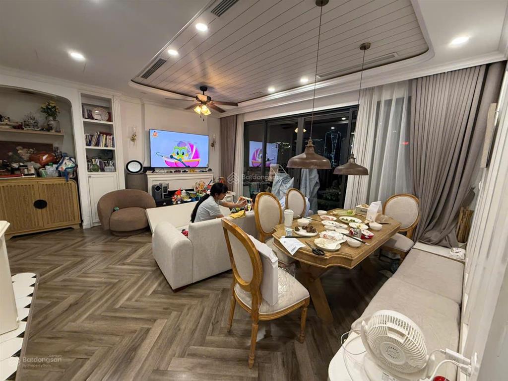 Chuyển nhượng căn hộ 3n 103m2 tại d'capitale giá 21,5 tỷ. full đồ