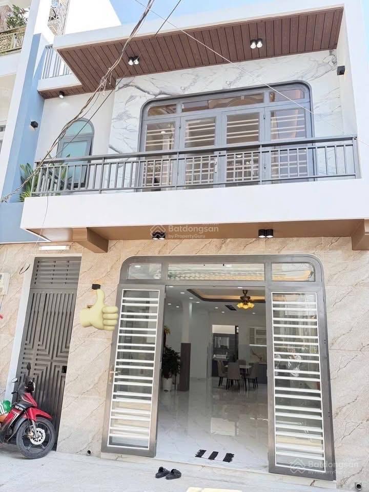 Nhà an phú tây  bình chánh giá 1tỷ200tr gần chợ hưng long. đường hẻm rộng xe hơi vào tận cửa