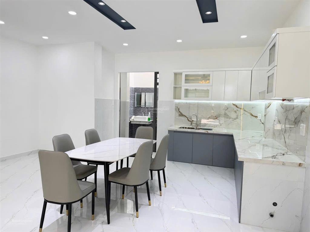 Nhà an phú tây  bình chánh giá 1tỷ200tr gần chợ hưng long. đường hẻm rộng xe hơi vào tận cửa