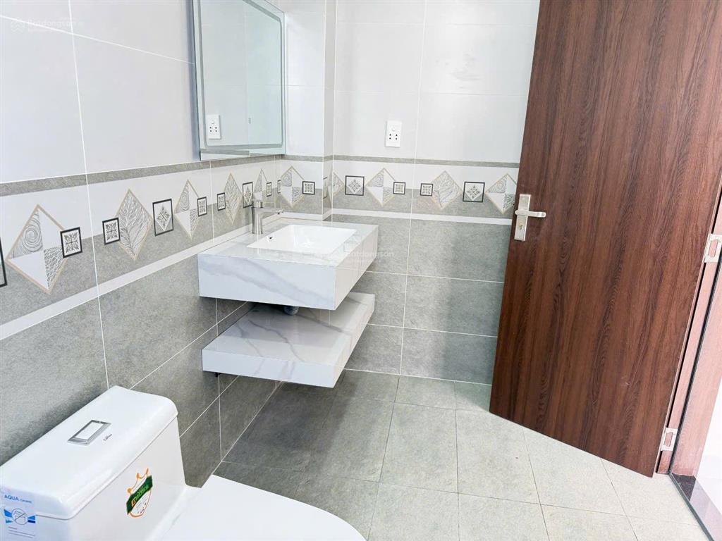 Nhà an phú tây  bình chánh giá 1tỷ200tr gần chợ hưng long. đường hẻm rộng xe hơi vào tận cửa