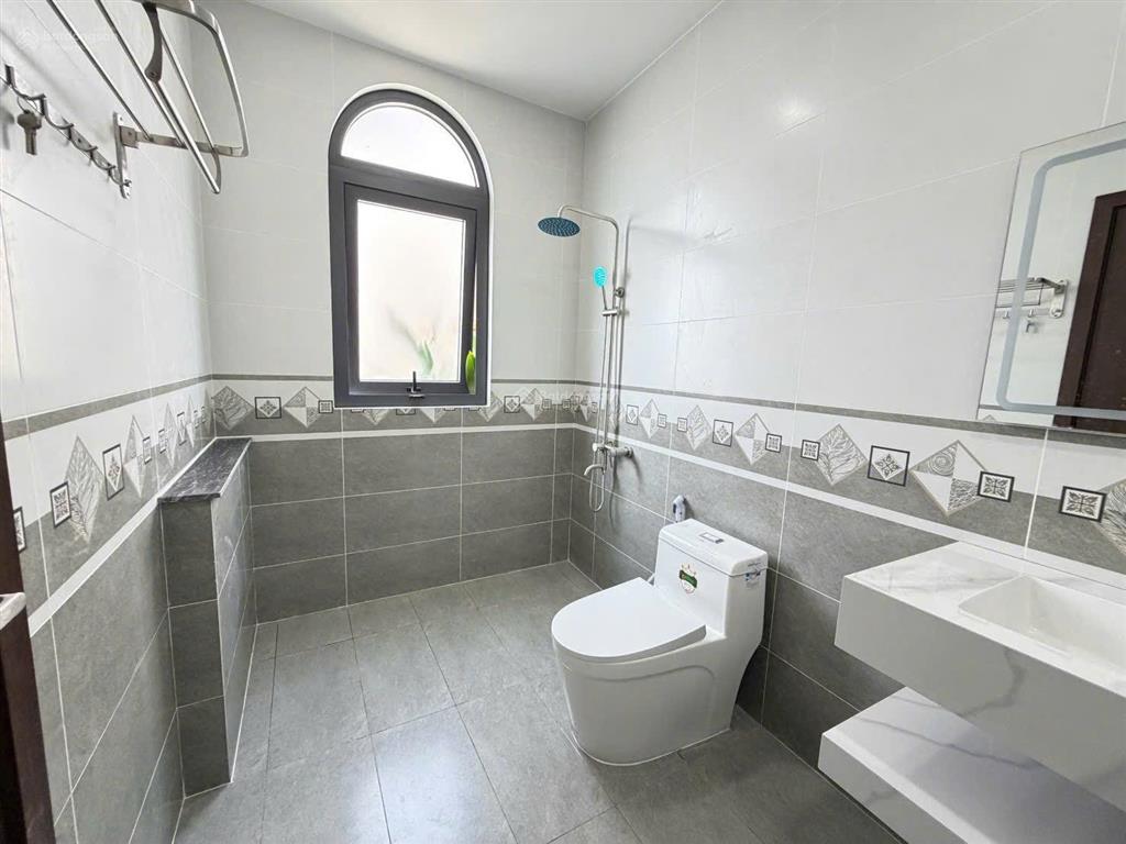 Nhà an phú tây  bình chánh giá 1tỷ200tr gần chợ hưng long. đường hẻm rộng xe hơi vào tận cửa