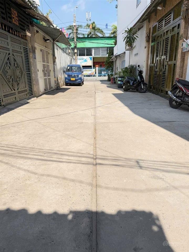 Nhà an phú tây  bình chánh giá 1tỷ200tr gần chợ hưng long. đường hẻm rộng xe hơi vào tận cửa