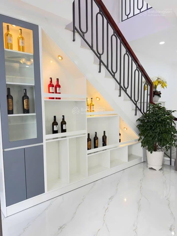 Nhà an phú tây  bình chánh giá 1tỷ200tr gần chợ hưng long. đường hẻm rộng xe hơi vào tận cửa