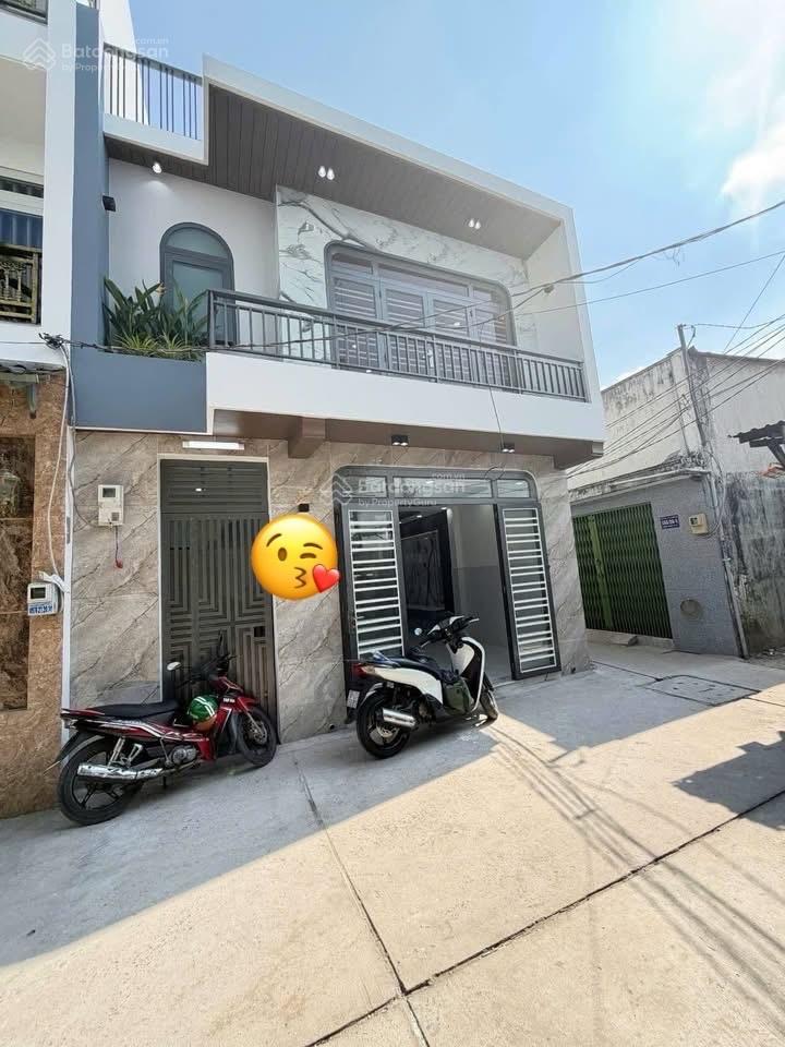 Nhà an phú tây  bình chánh giá 1tỷ200tr gần chợ hưng long. đường hẻm rộng xe hơi vào tận cửa
