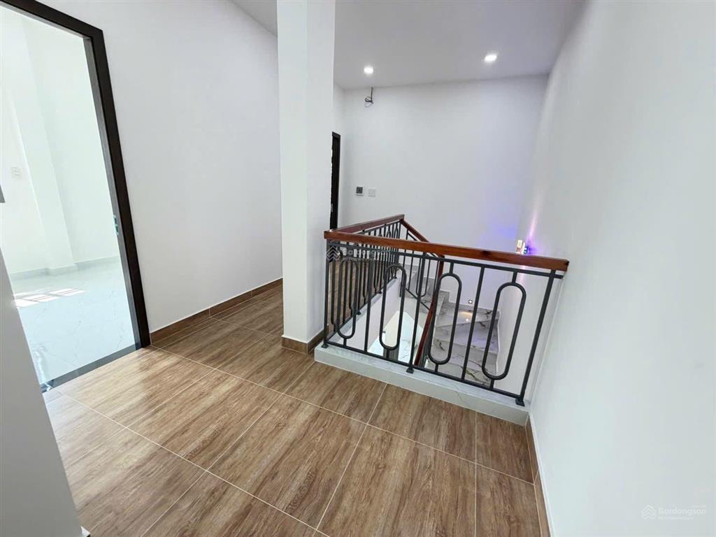 Nhà an phú tây  bình chánh giá 1tỷ200tr gần chợ hưng long. đường hẻm rộng xe hơi vào tận cửa