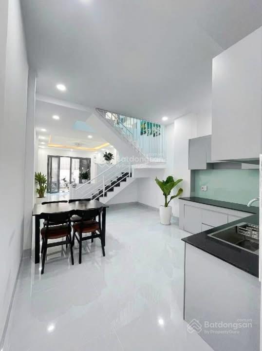 Bán nhà xã tân quý tây sổ hồng riêng giá 1tỷ920tr cách 3p ra ql1a.đang cho thuê 180tr/năm.