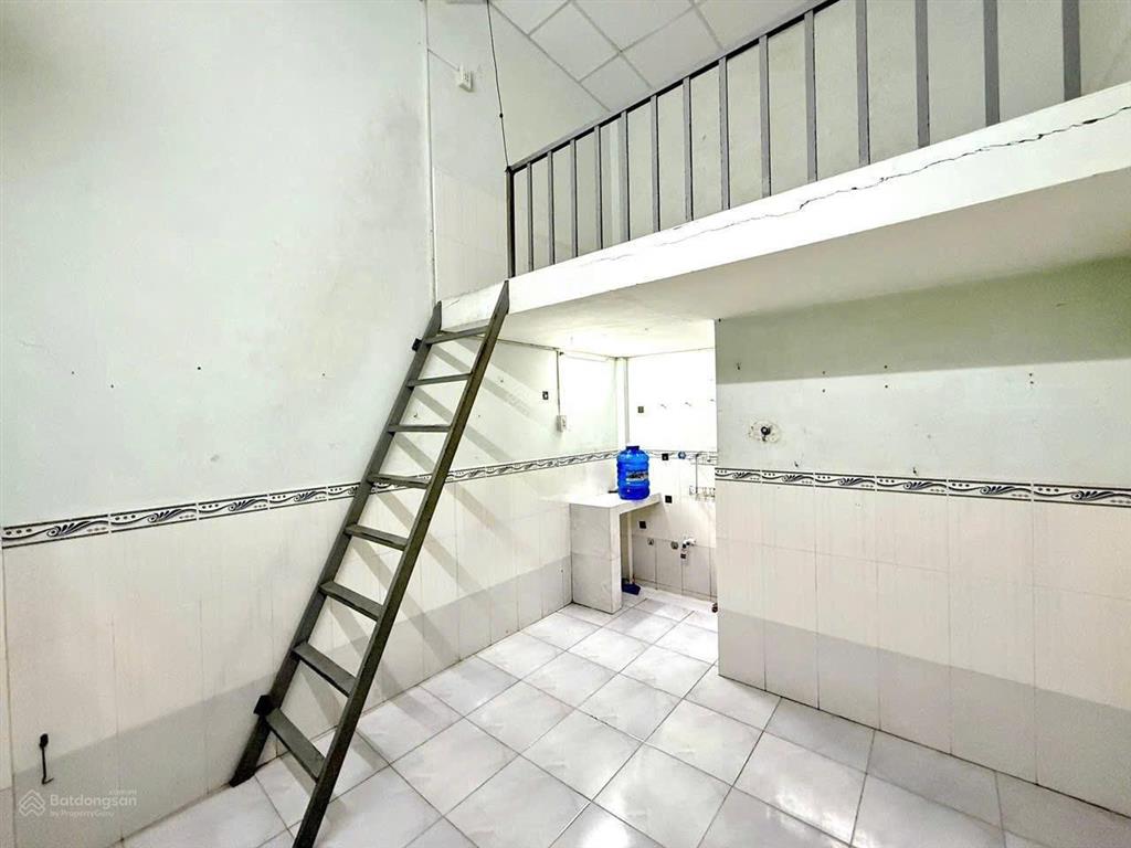 Bán dãy trọ 10 phòng ngay kcn bình chánh sổ hồng riêng giá 3tỷ800tr.đang cho thuê 15tr/tháng.