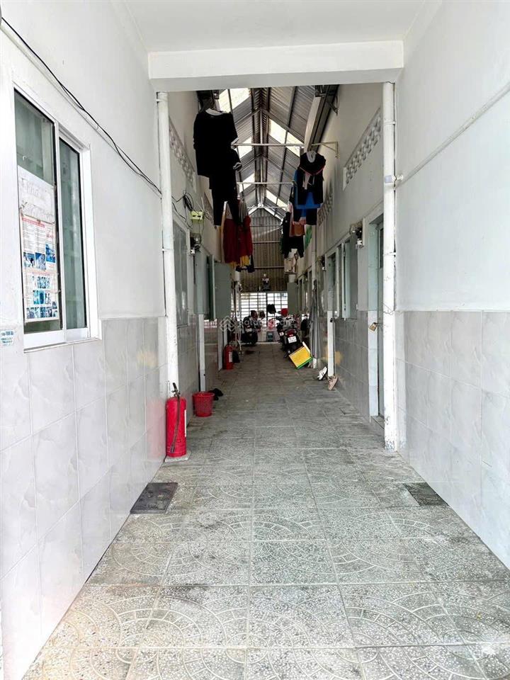 Bán dãy trọ 10 phòng ngay kcn bình chánh sổ hồng riêng giá 3tỷ800tr.đang cho thuê 15tr/tháng.