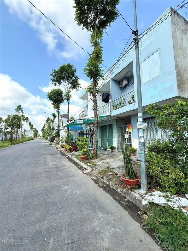 Bán dãy trọ 10 phòng ngay kcn bình chánh sổ hồng riêng giá 3tỷ800tr.đang cho thuê 15tr/tháng.